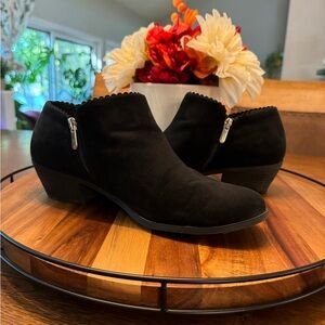 Torrid Size 11w Black Scalloped Ankle Bootie